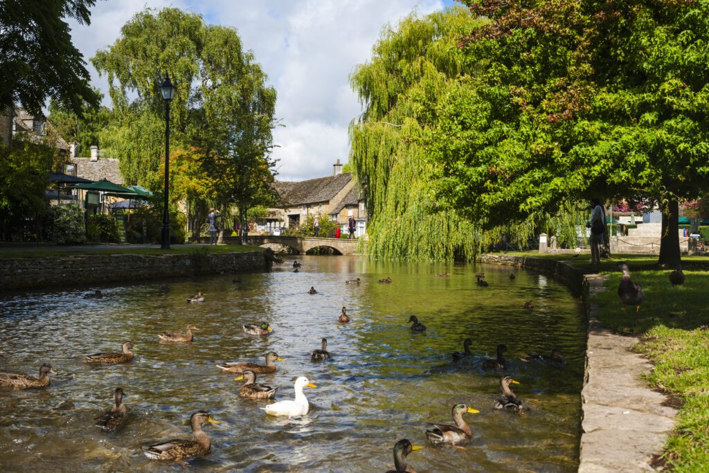 bourton on the water the cotswolds gloucestershi 2022 03 09 09 24 15 utc