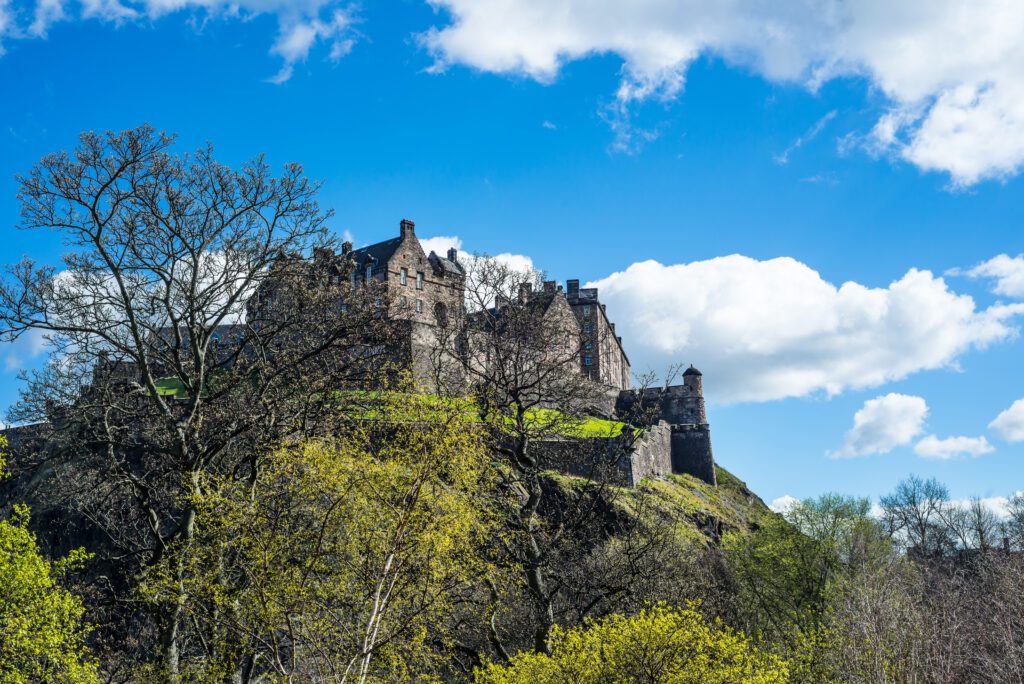 edinburgh castle on castle rock in edinburgh scot 2021 08 27 14 36 45 utc